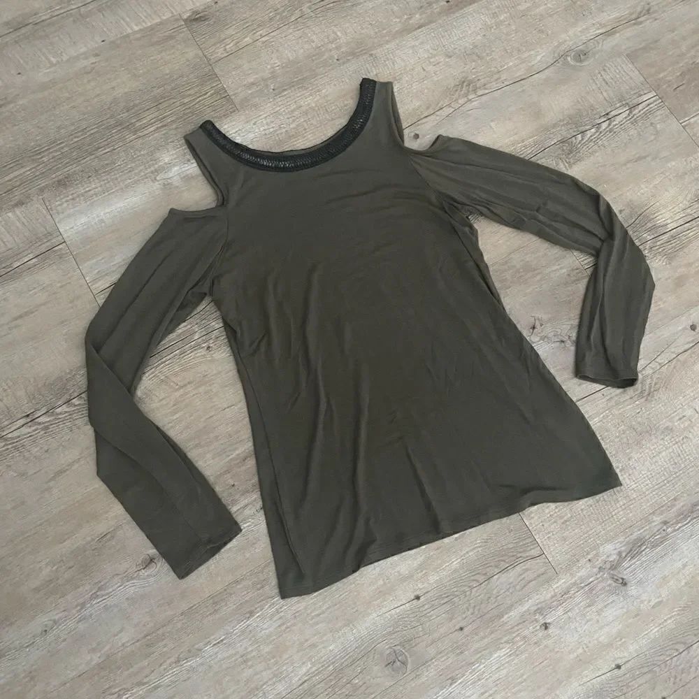 Sunnyside Green Cutout Shoulder Tops w/ embroidered collar